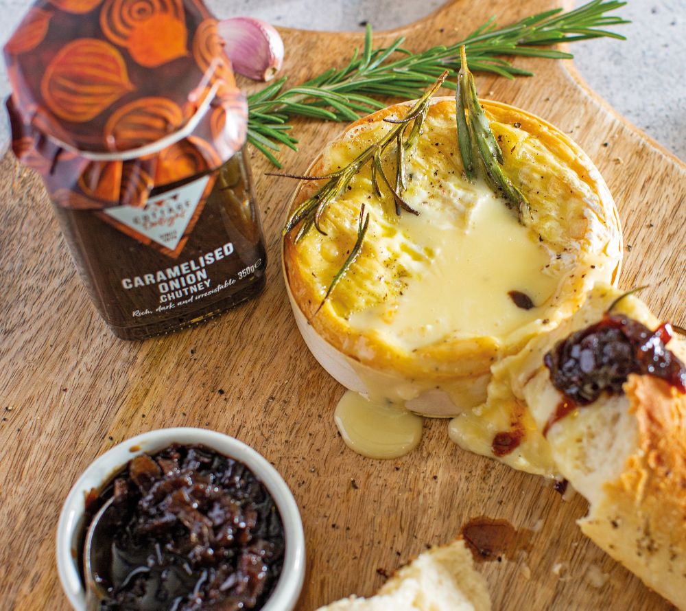 Caramelised Onion Chutney ✓ Langsam karamellisierte Zwiebeln ✓ Eichenfass gereifter Balsamico ✓ perfekt zu Käse, Fleisch oder Brot ✓ Jetzt bestellen und genießen!