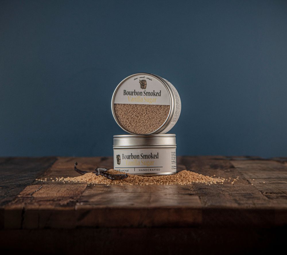 Bourbon Smoked Vanilla Sugar von Bourbon Barrel Foods bei American Heritage – geräucherter Zucker mit Bourbon-Vanille für Desserts, Kaffee, Tee & Cocktails.