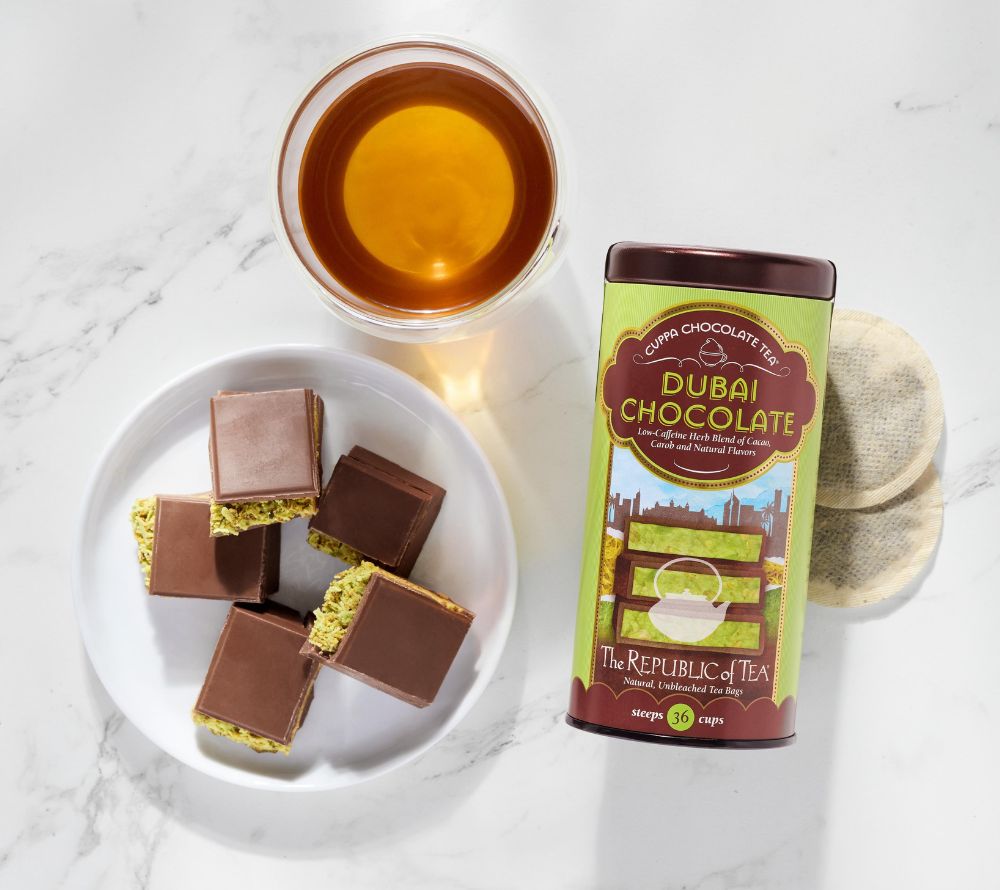 Dubai Chocolate Tea: Rooibos-Tee mit Kakao & Carob. Cremig, schokoladig & koffeinarm – perfekter Dessert-Tee für besondere Genussmomente.