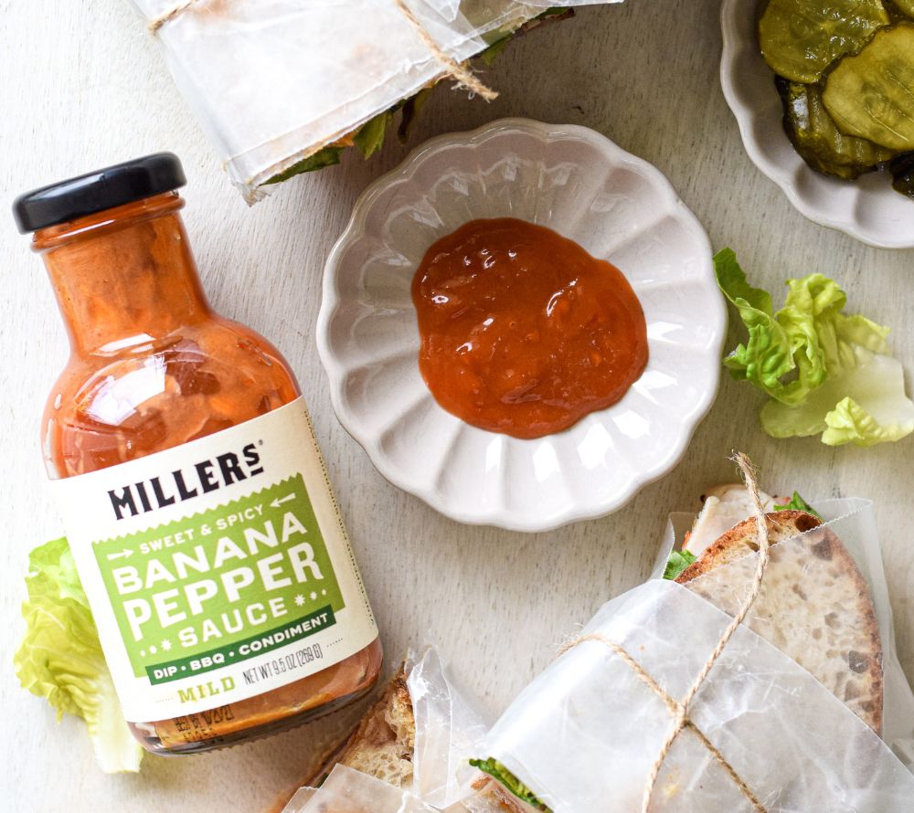 Banana Pepper Mild Sauce von Miller's Gourmet Foods kaufen – Süß-würzig & mild mit Bananenpfeffer, ideal für BBQ & Snacks
