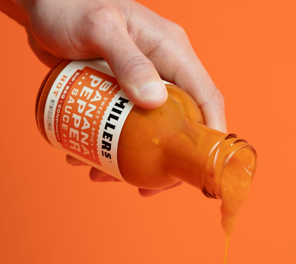 Banana Pepper Hot Sauce von Miller's Gourmet Foods kaufen – Fruchtig-scharf mit Bananenpfeffer, ideal für BBQ & Snacks