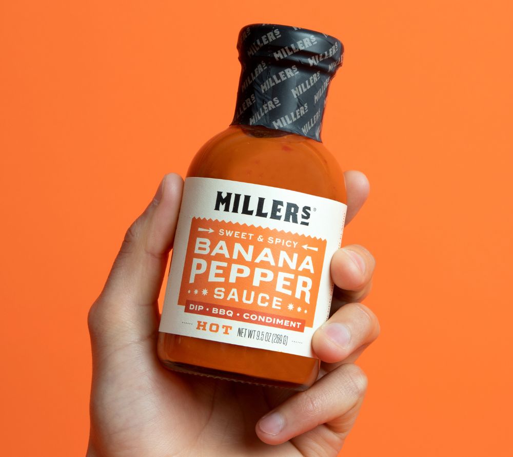 
                  
                    Banana Pepper Hot Sauce von Miller's Gourmet Foods kaufen – Fruchtig-scharf mit Bananenpfeffer, ideal für BBQ & Snacks
                  
                