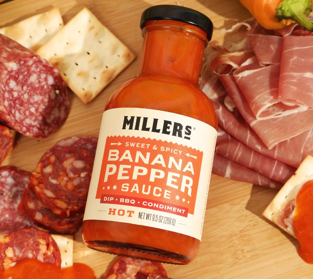 
                  
                    Banana Pepper Hot Sauce von Miller's Gourmet Foods kaufen – Fruchtig-scharf mit Bananenpfeffer, ideal für BBQ & Snacks
                  
                