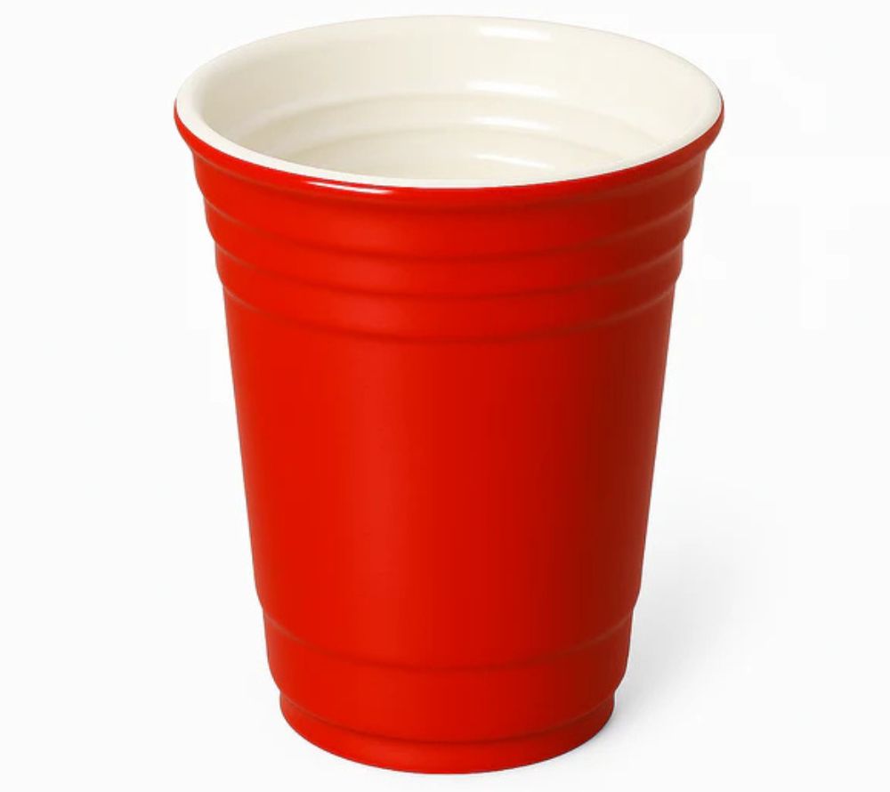 Keramik Becher im legendären Red Cup Design