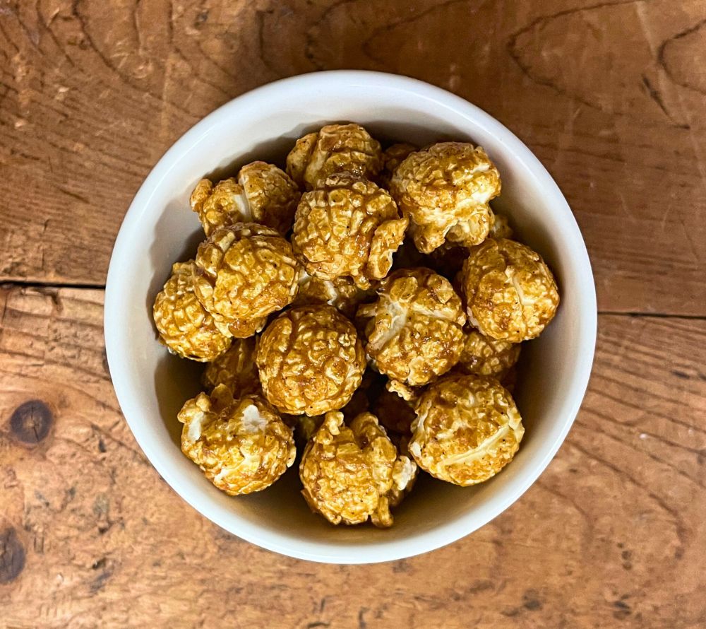 
                  
                    Everly Grace Popcorn Chocolate Chai Charme online kaufen – würzig-süß mit Schokolade & Chai
                  
                