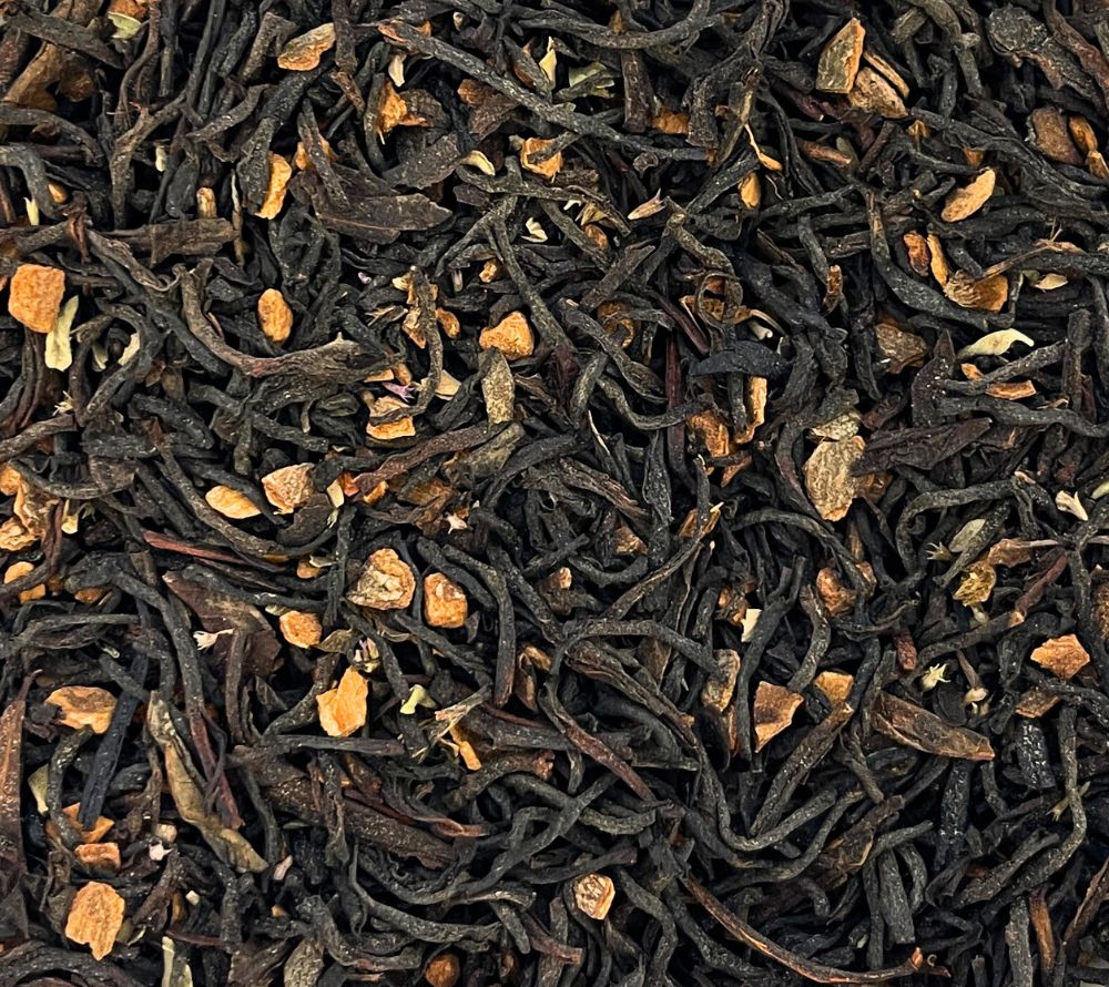 Entdecke Everly Grace Cozy Winter Moment Tea – aromatischer Bio-Schwarztee mit Zimt, Rosmarin, Süßholz & Rosenblüten. Perfekt für kuschelige Wintermomente.