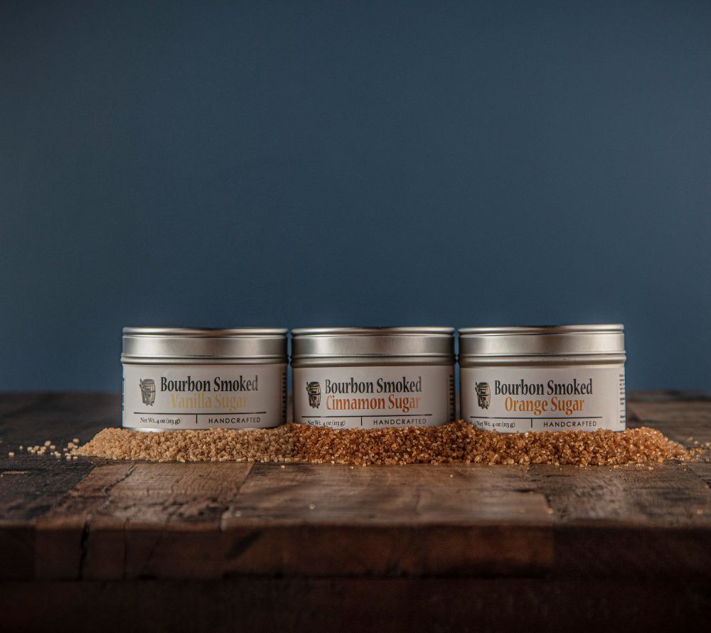 Bourbon Smoked Vanilla, Orange, Cinnamon Sugar von Bourbon Barrel Foods bei American Heritage – geräucherter Zucker mit Bourbon-Vanille für Desserts, Kaffee, Tee & Cocktails.