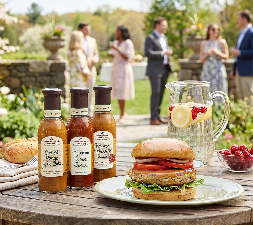 Fruchtiges BBQ-Geschenkset von Stonewall Kitchen mit Hawaiian, Mango Curry & Apfel Sauce. Ideal zum Grillen, Marinieren & Verschenken – Jetzt entdecken!