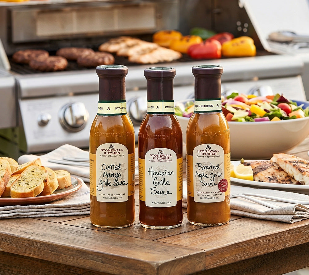 Fruchtiges BBQ-Geschenkset von Stonewall Kitchen mit Hawaiian, Mango Curry & Apfel Sauce. Ideal zum Grillen, Marinieren & Verschenken – Jetzt entdecken!