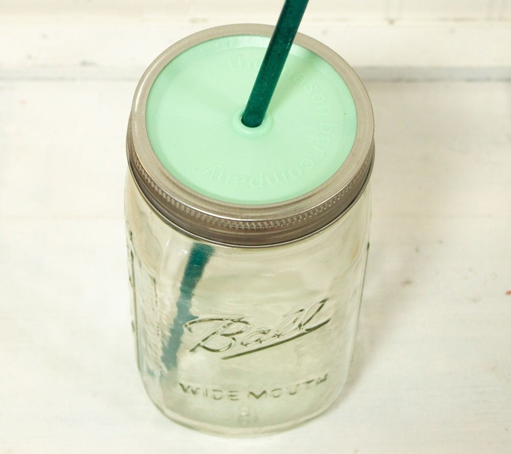 
                  
                    Farbige Deckel mit Trinkhalm-Aussparung für Mason Ball Jars kaufen – BPA-frei, spülmaschinengeeignet & wiederverwendbar
                  
                