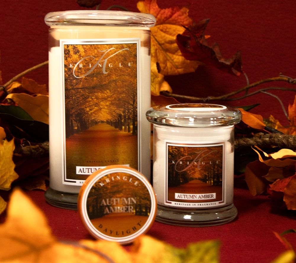 
                  
                    Autumn Amber Duftkerze online bestellen – Zedernholz, Kiefer & Apfelblüten für Herbststimmung
                  
                