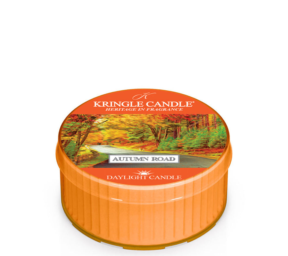 
                  
                    Autumn Road Duftkerze von Kringle Candle kaufen – Würzig-orientalischer Duft mit Kakao, Kaffee & Muskat
                  
                