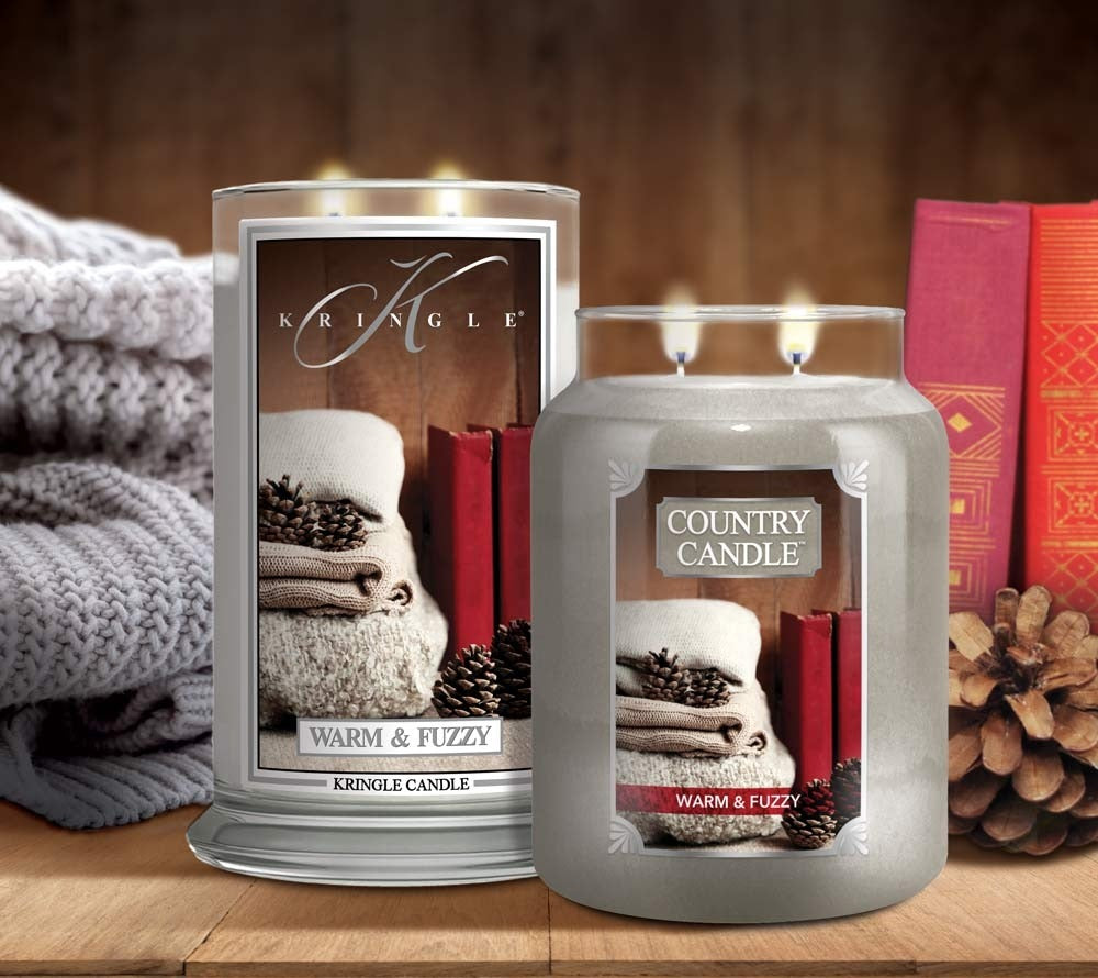 Warm & Fuzzy Duftkerze von Kringle Candle kaufen – Zedernholz, Veilchen & Rosenduft online
