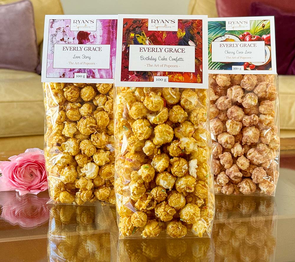 
                  
                    Everly Grace Popcorn Birthday Cake online kaufen – karamellig mit bunten Streuseln, ideal für Feiern
                  
                