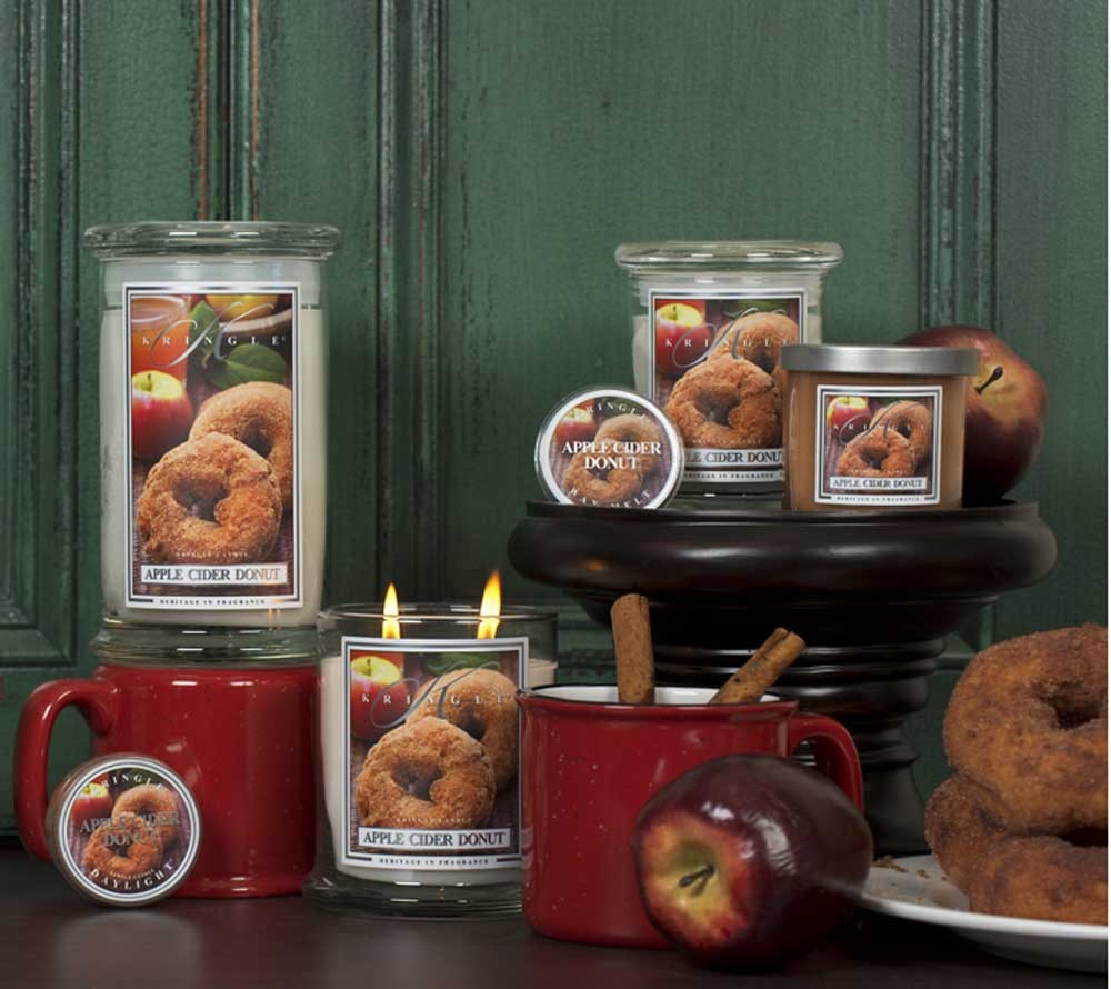 
                  
                    Apple Cider Donut Duftkerze online bestellen – würziger Apfel-Zimt-Duft für Herbstabende
                  
                