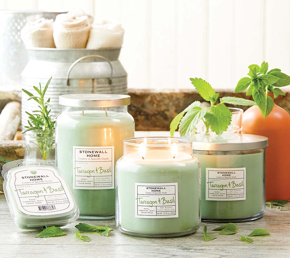 
                  
                    Die zarten Noten von süßem Estragon und würzigem Basilikum verbinden sich mit dem Duft von knackiger Minze, während warmes Zedernholz dem Duft eine erdige Basis verleiht.
                  
                